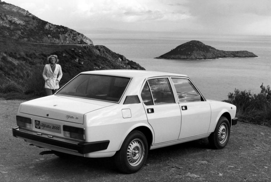  Alfa Romeo Alfetta 2000 (116) 1977 года  (фото 2 из 8)